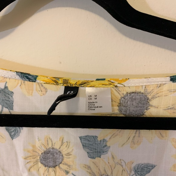 H&M Cropped Floral Button Down - Picture 3 of 3